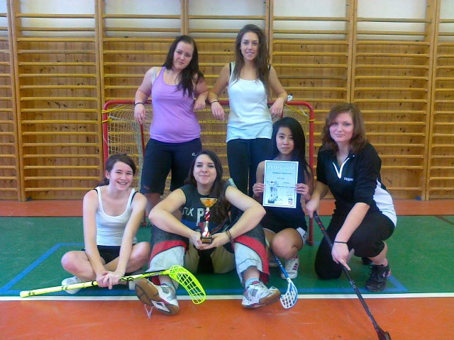 holky_floorbal_640 holky_floorbal_640